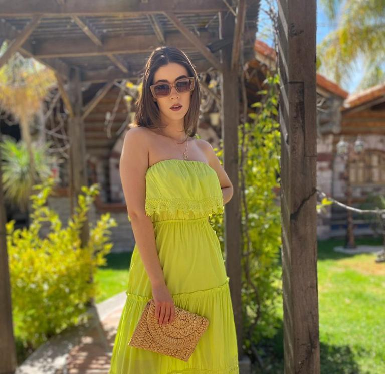 <span style="font-weight: bold;">Vestido amarillo&nbsp;</span>